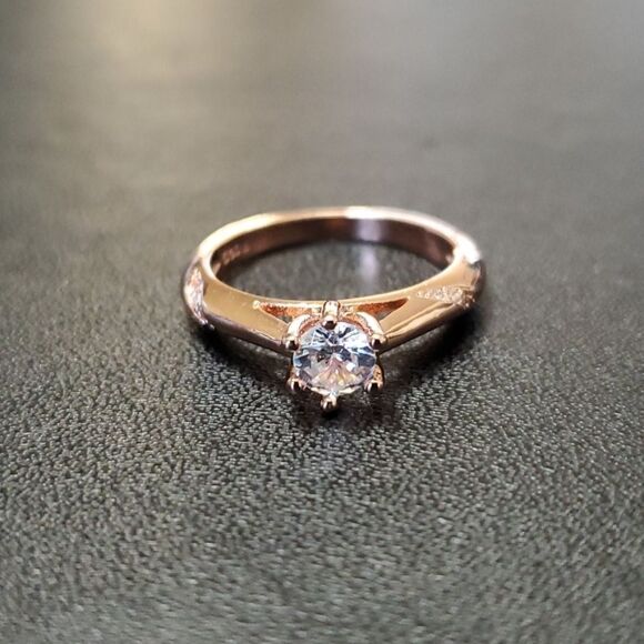 *Sale* Rose gold plated rhinestone ring approx size 7 - Picture 3 of 11